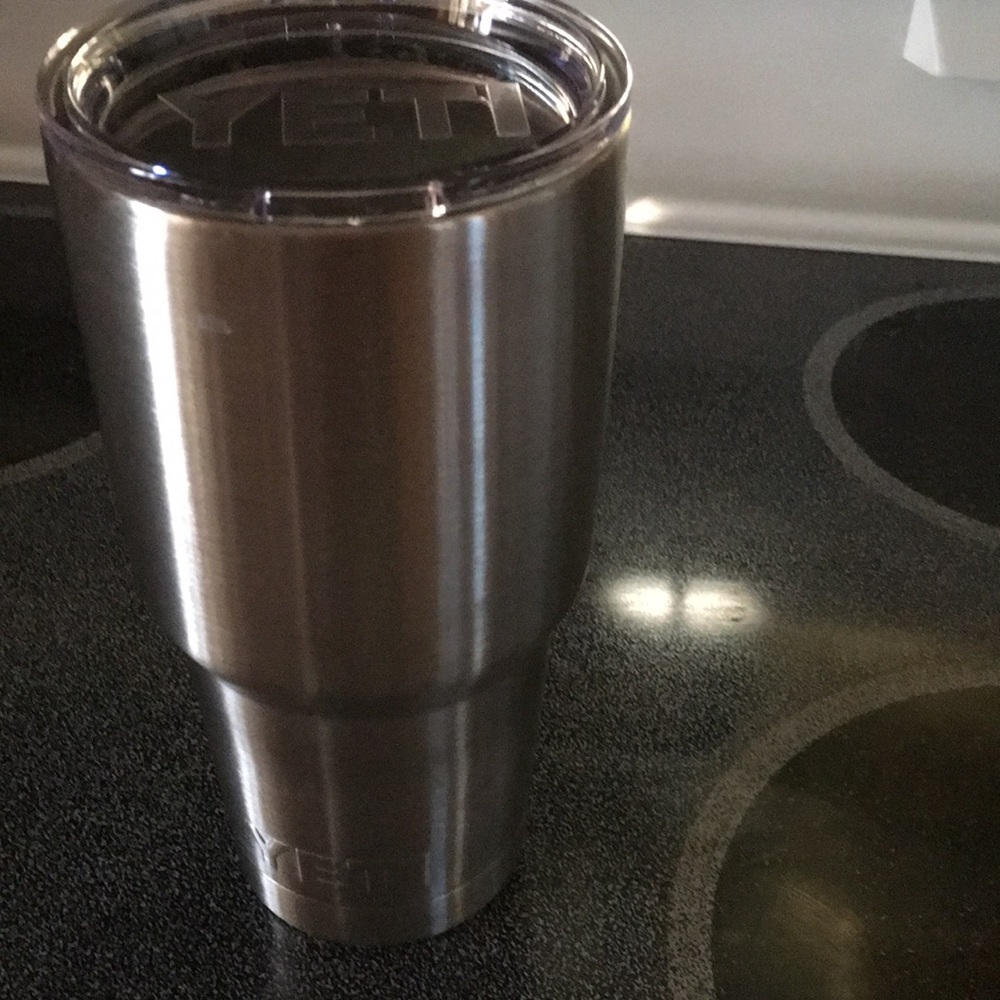 32 ounces Yeti